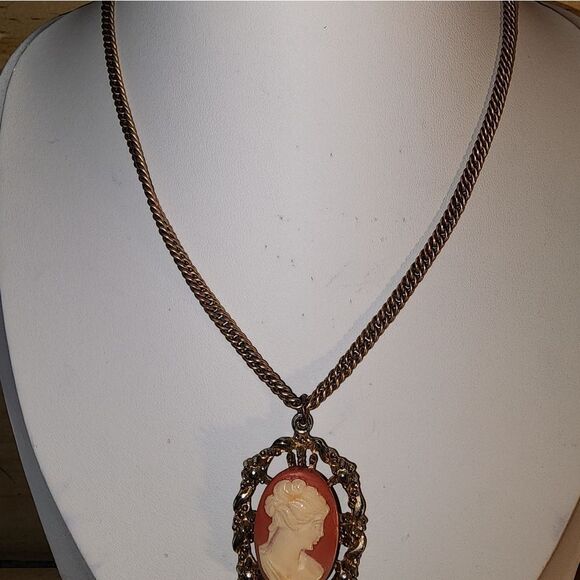 Vintage Art Nouveau Cream Cameo Necklace 14" - Picture 3 of 5